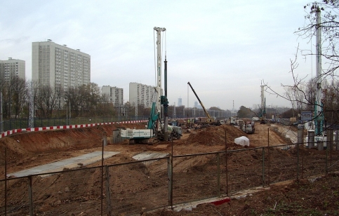 Строительство возле шоссе
