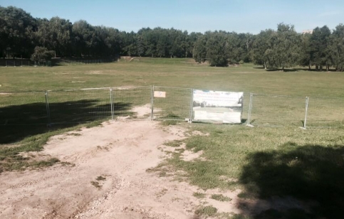 Отгороженный под стройку "парк Дружбы". Фото: движения "Оборона Левобережного"