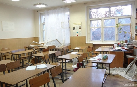 Фото разрушений в школе Челябинской области - с сайта Ильи Варламова
