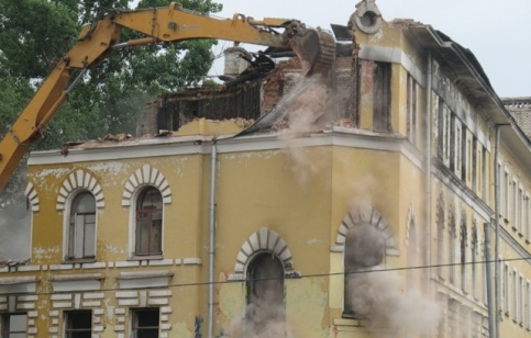 Снос здания на Садовнической улице в Москве. 2009 год.