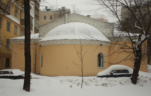 Храм во имя иконы Всех Скорбящих Радость при бесплатных квартирах для вдов им. Бр. Ляпиных