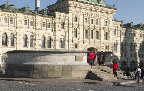 Средние торговые ряды (Красная площадь, 5)