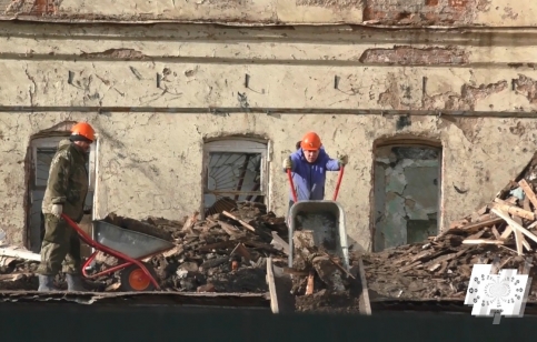 Кадр программы "Наступление на наследие" о городе Сергиев Посад