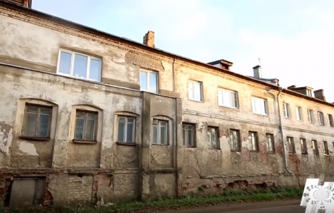 Кадр программы "Наступление на наследие" про Александров